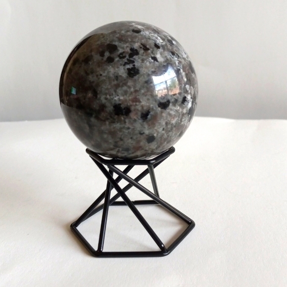 Yooperlite crystal sphere. 312g - Picture 2 of 10
